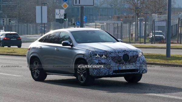 Обновленный Mercedes-Benz GLE получит оптику с трехлучевыми звездами