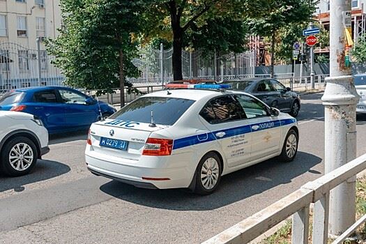 Пьяный водитель в надежде оторваться от полицейской погони катался по тротуару на Кубани