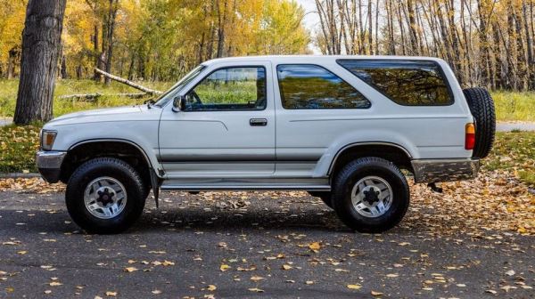 На продажу выставили старинный Toyota 4Runner