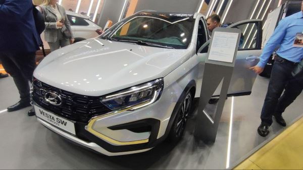 «АвтоВАЗ» представил экономичную Lada Vesta