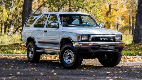 На продажу выставили старинный Toyota 4Runner